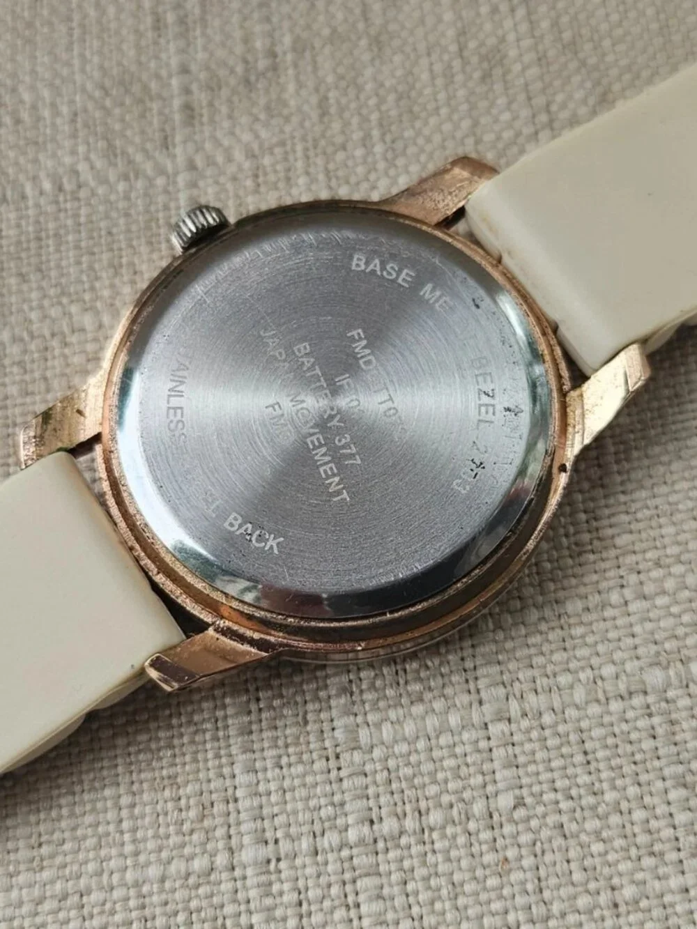 Fashion Wristwatch Beige Rubber Band Strap Quartz Analog Wrist Watch